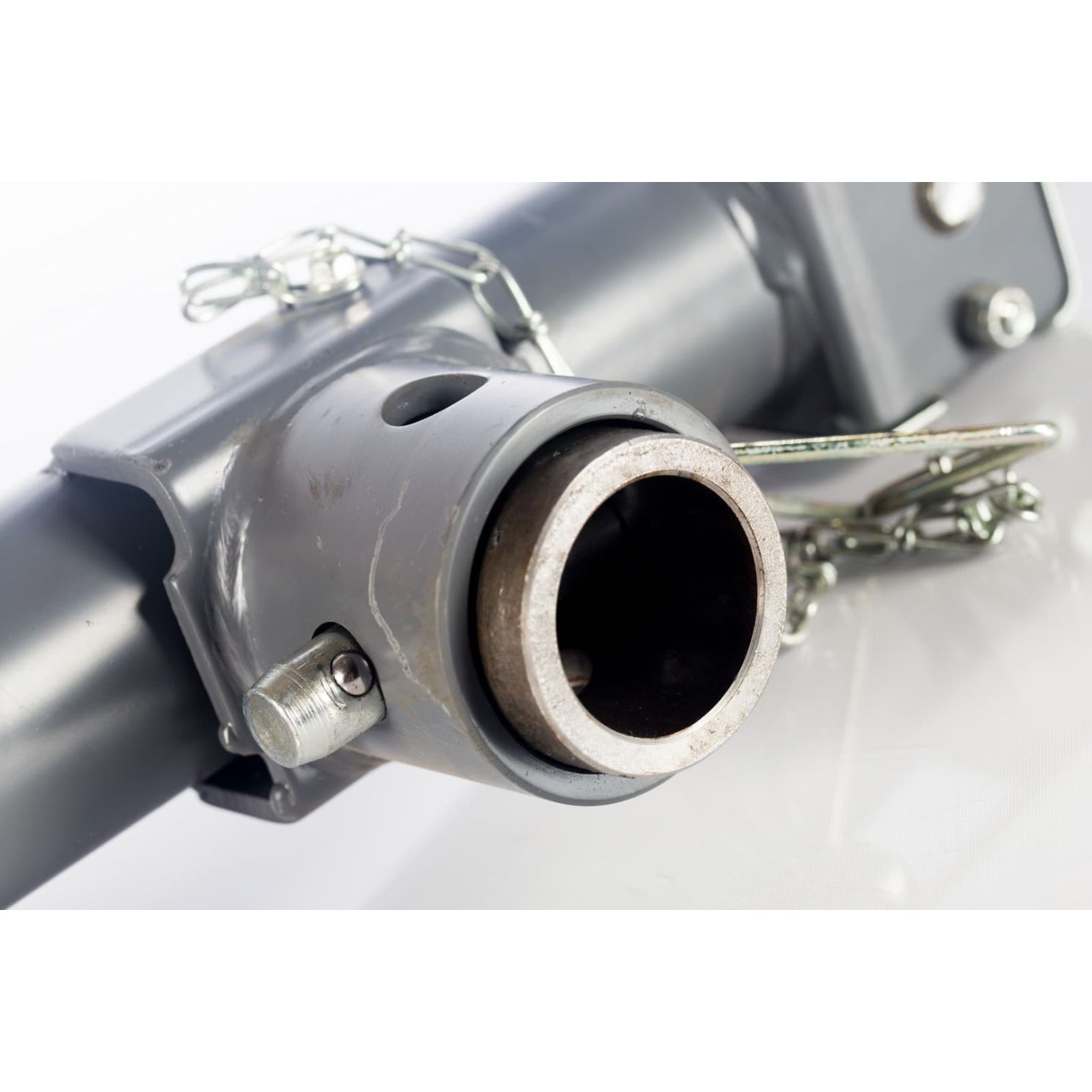 Bulldog 178110 Round Trailer Jack, Side Mount, 5,000 lbs. Lift Capacity, Sidewind, Weld-On, 15 Inch Travel