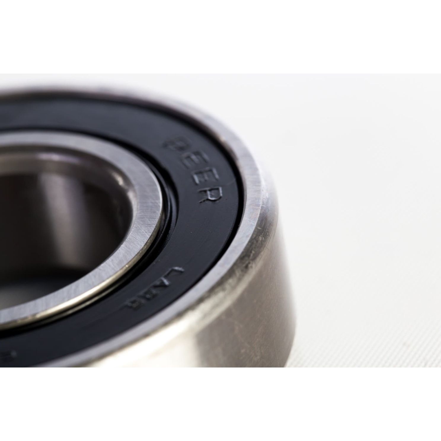 6205-2RS Round Bore Cylindrical Bearing