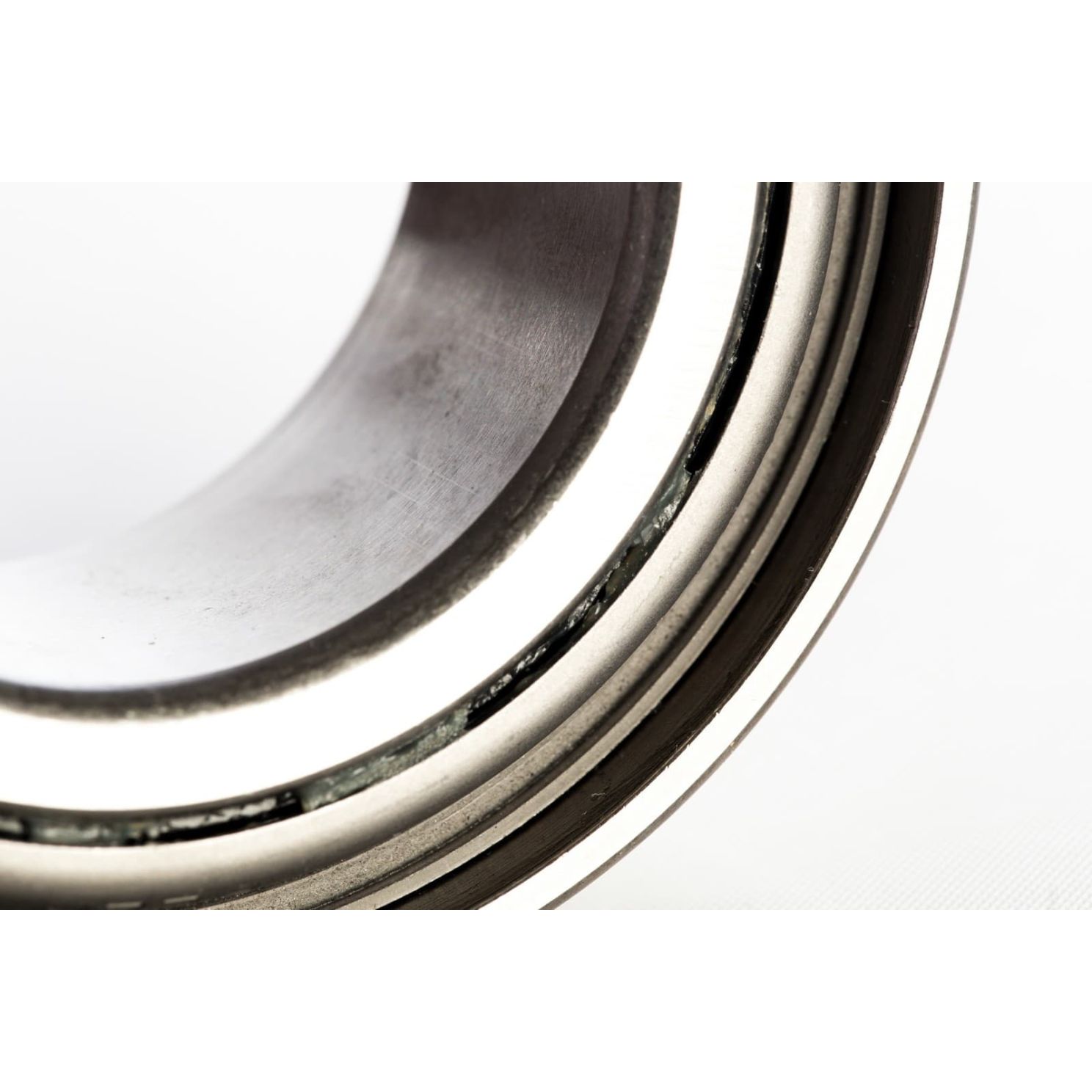 DS210TT2 1-15/16'' Round Bore Disc Bearing