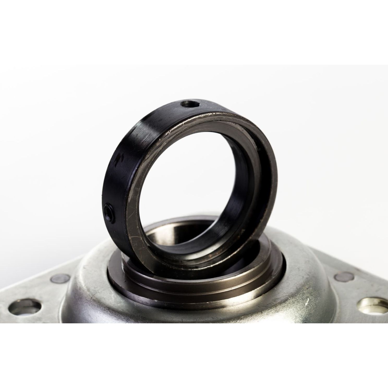 FD211RJA Disc Harrow Bearing 1-15/16" Round Bore DHU1-15/16R-211