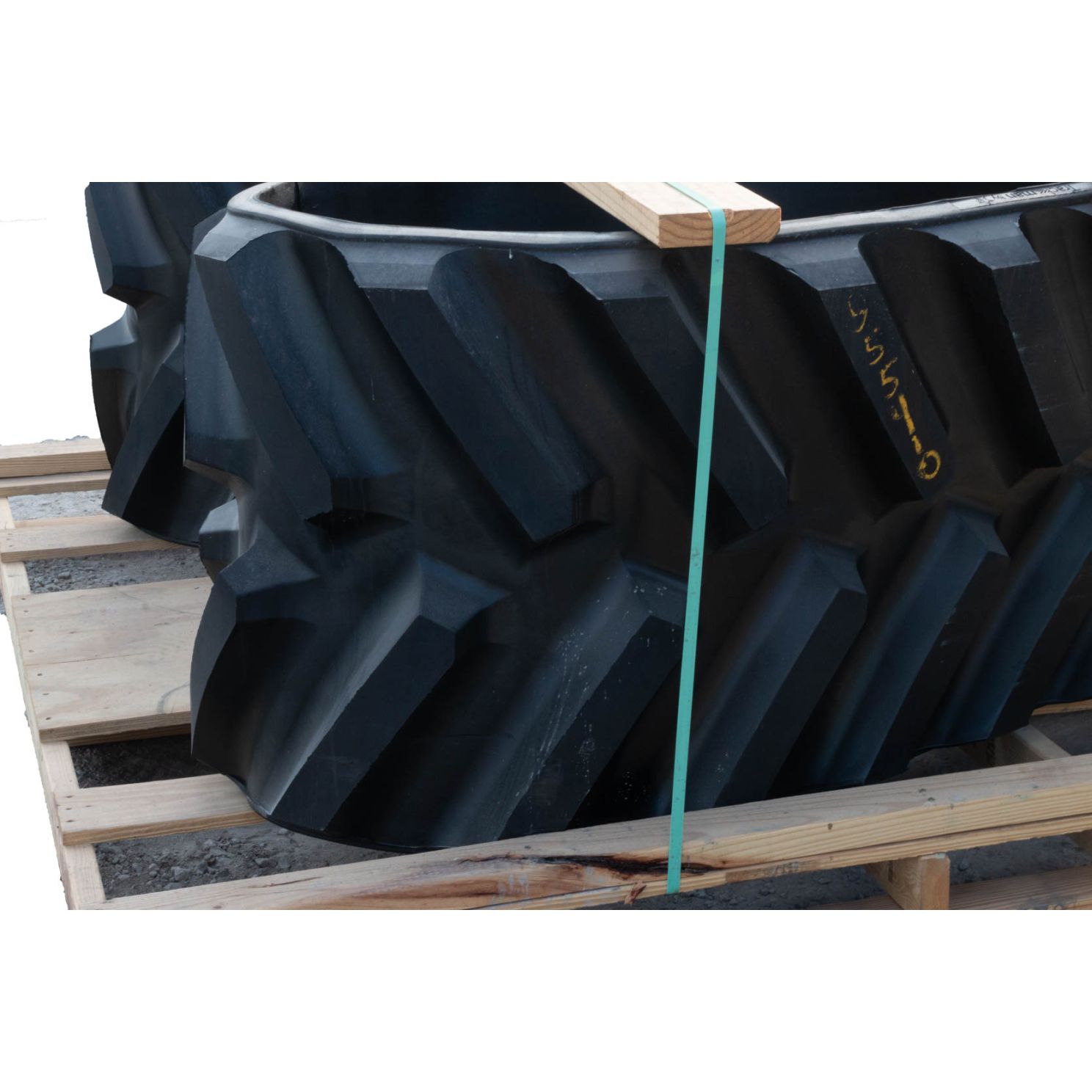 Trackman HP Extreme Rubber 30" Track fits Caterpillar Challenger MT 700 Tractor