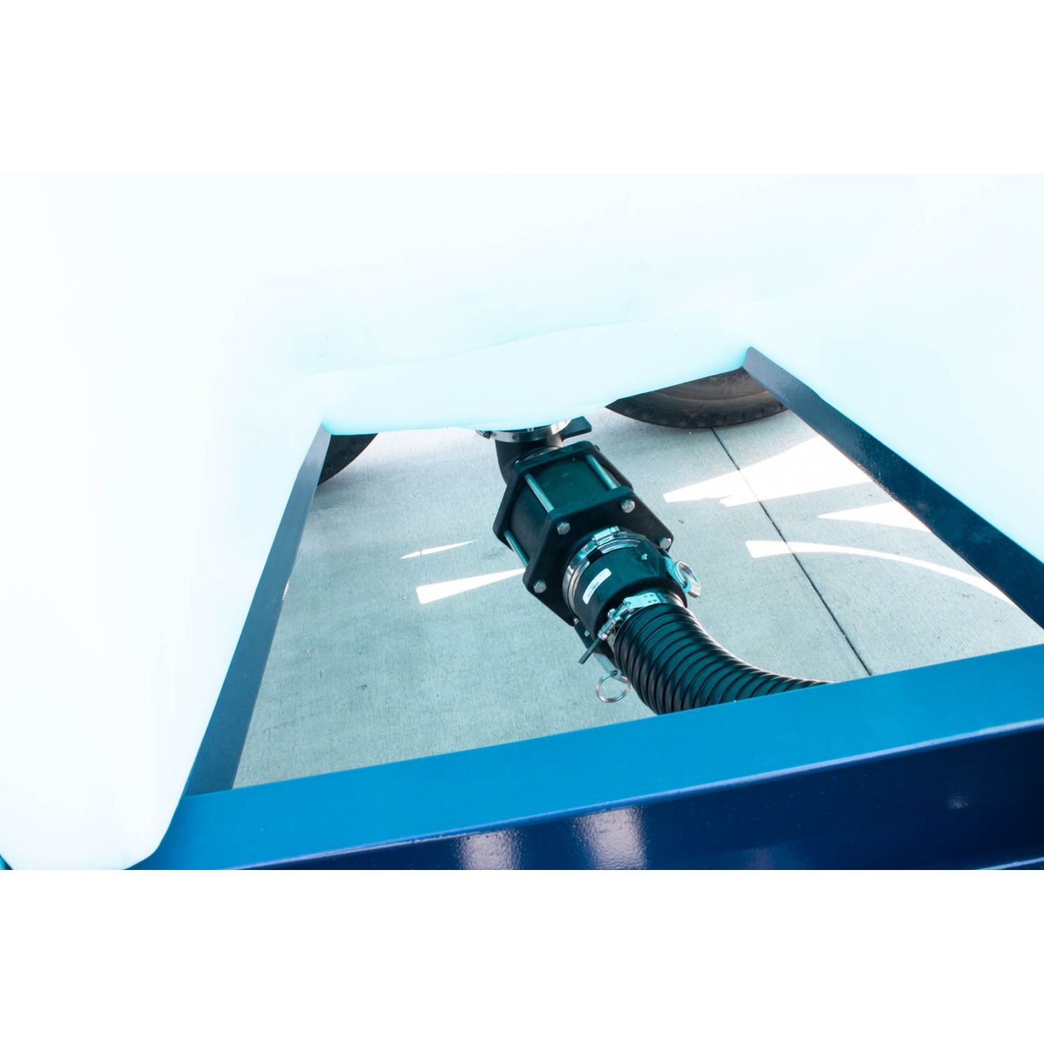 Ag Spray 1610 Drainable Liquid Nurse Trailer with Lights
