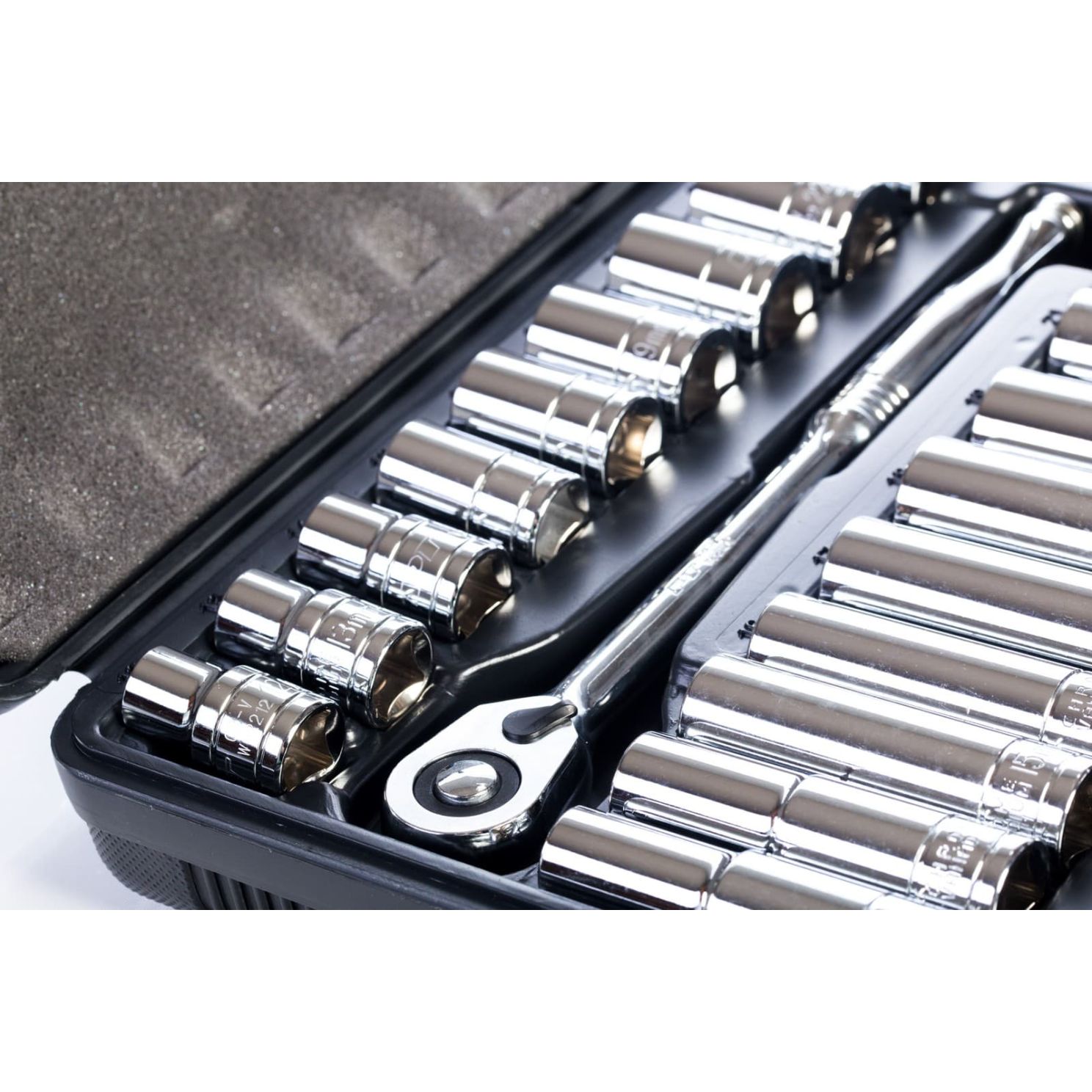 Performance Tool 26 Pc. Metric 1/2'' 6 Point Ratchet & Socket Set